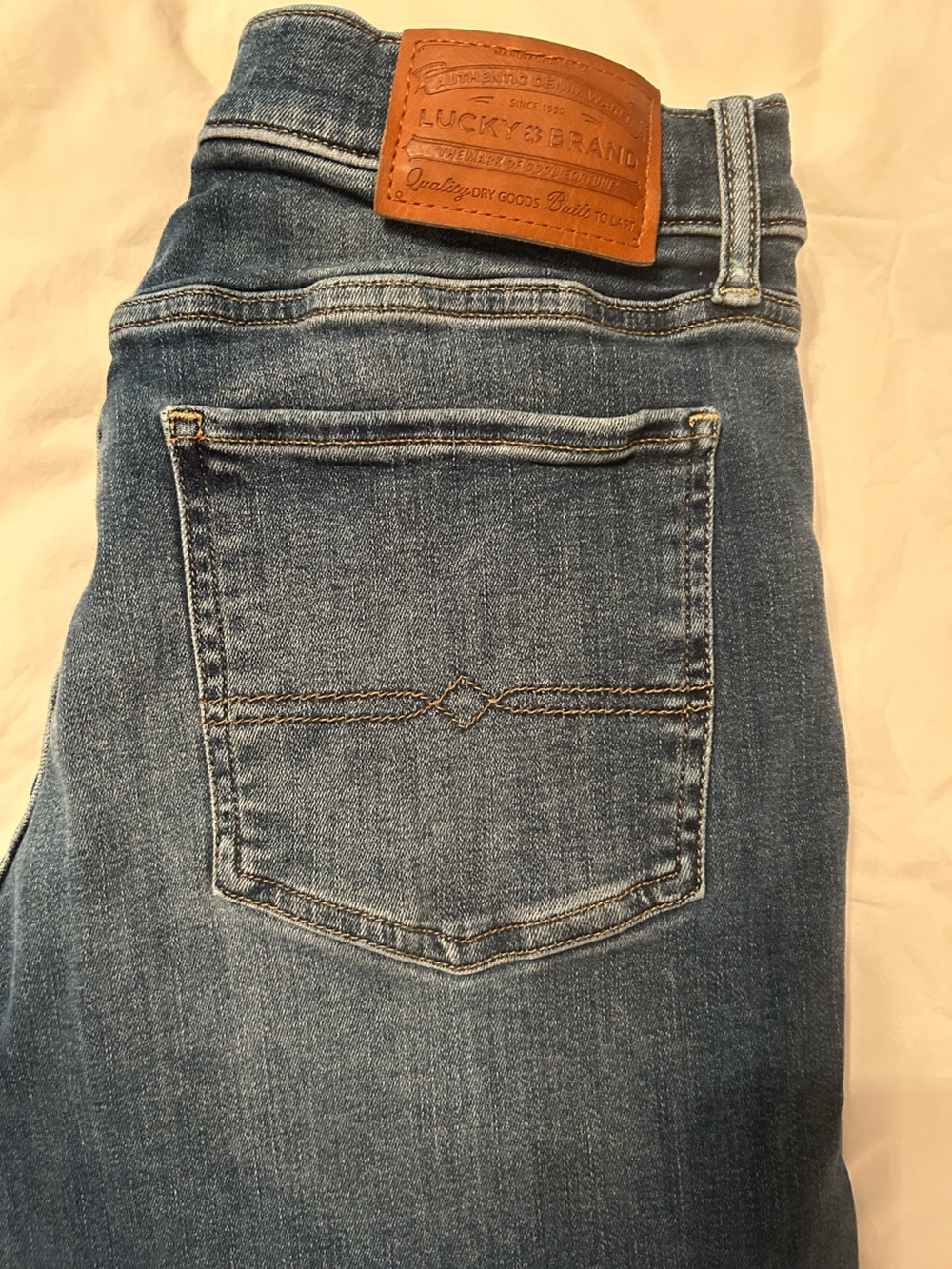 Lucky Brand Sweet Women's mid rise crop Straight Leg Jeans